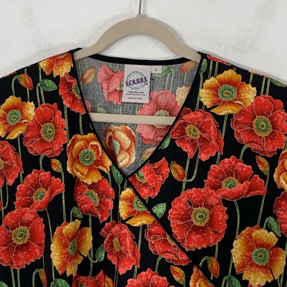 S.C.R.U.B.S. Medical Faux Wrap Floral Multi-Color Women’s Size L 100% Cotton Top - Picture 2 of 15
